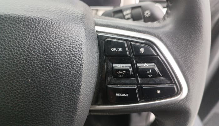 2023 Mahindra XUV700 AX 7 LUXURY D AT 7 STR, Diesel, Automatic, 71,729 km, Adaptive Cruise Control