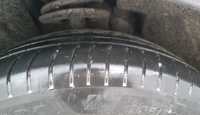 2023 Mahindra XUV700 AX 7 LUXURY D AT 7 STR, Diesel, Automatic, 71,729 km, Left Front Tyre Tread