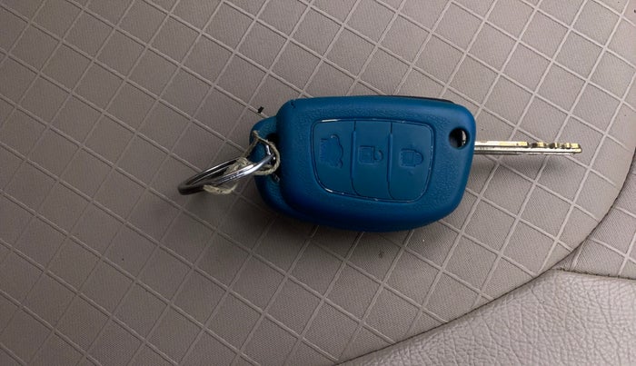 2014 Hyundai Xcent S (O) 1.2, Petrol, Manual, 77,632 km, Key Close Up