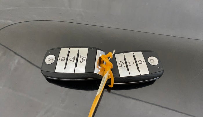 2023 KIA SONET HTX 1.0 IMT, Petrol, Manual, 7,511 km, Key Close Up