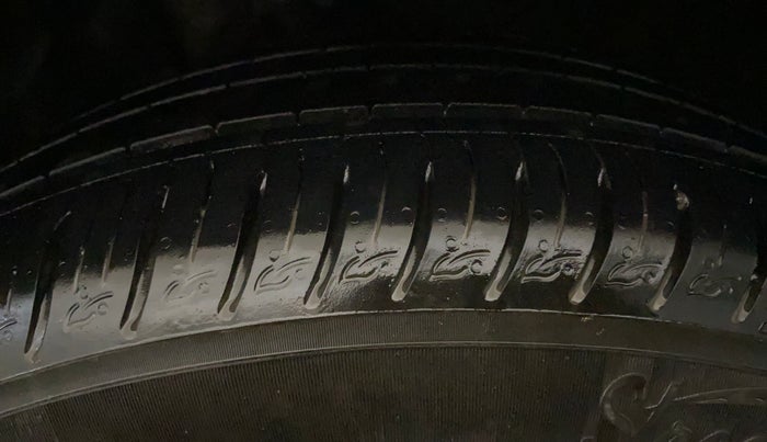 2023 KIA SONET HTX 1.0 IMT, Petrol, Manual, 7,511 km, Left Front Tyre Tread