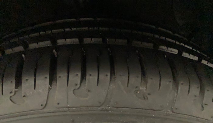 2014 Hyundai Xcent S (O) 1.2, Petrol, Manual, 9,021 km, Right Front Tyre Tread