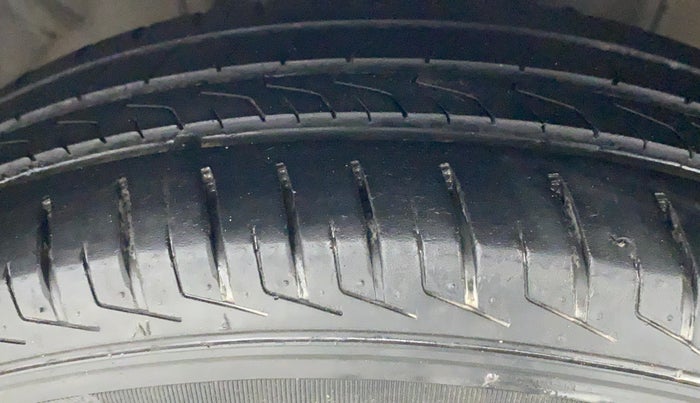 2020 Hyundai NEW SANTRO ERA EXECUTIVE, Petrol, Manual, 39,729 km, Right Front Tyre Tread