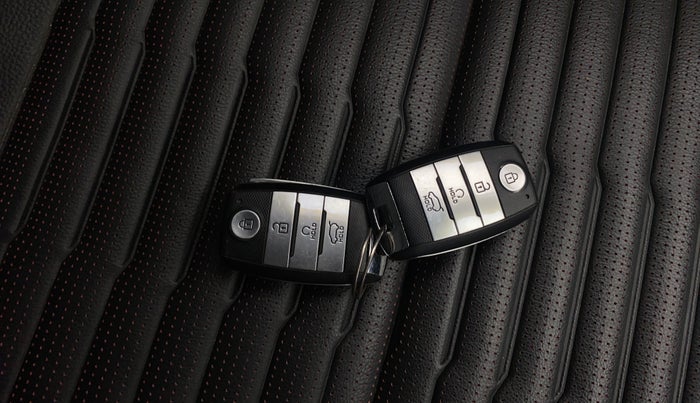 2022 KIA SONET GTX PLUS 1.0 IMT, Petrol, Manual, 10,753 km, Key Close Up