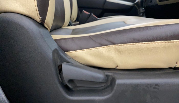 2015 Maruti Wagon R 1.0 LXI CNG, CNG, Manual, 95,668 km, Driver Side Adjustment Panel