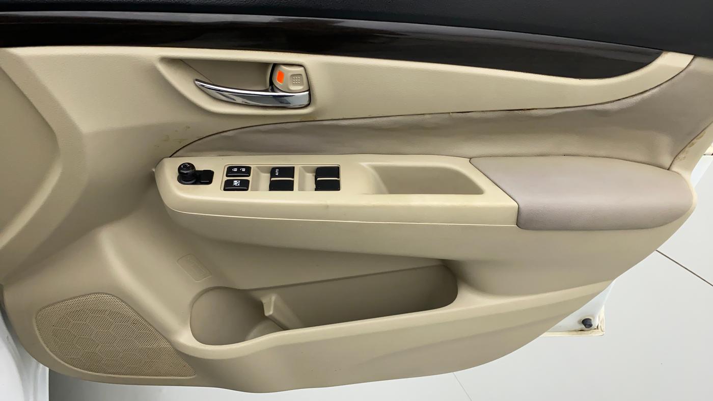 2015 Maruti Ciaz ZDI, Diesel, Manual, 56,026 km, Driver Side Door Panels Control
