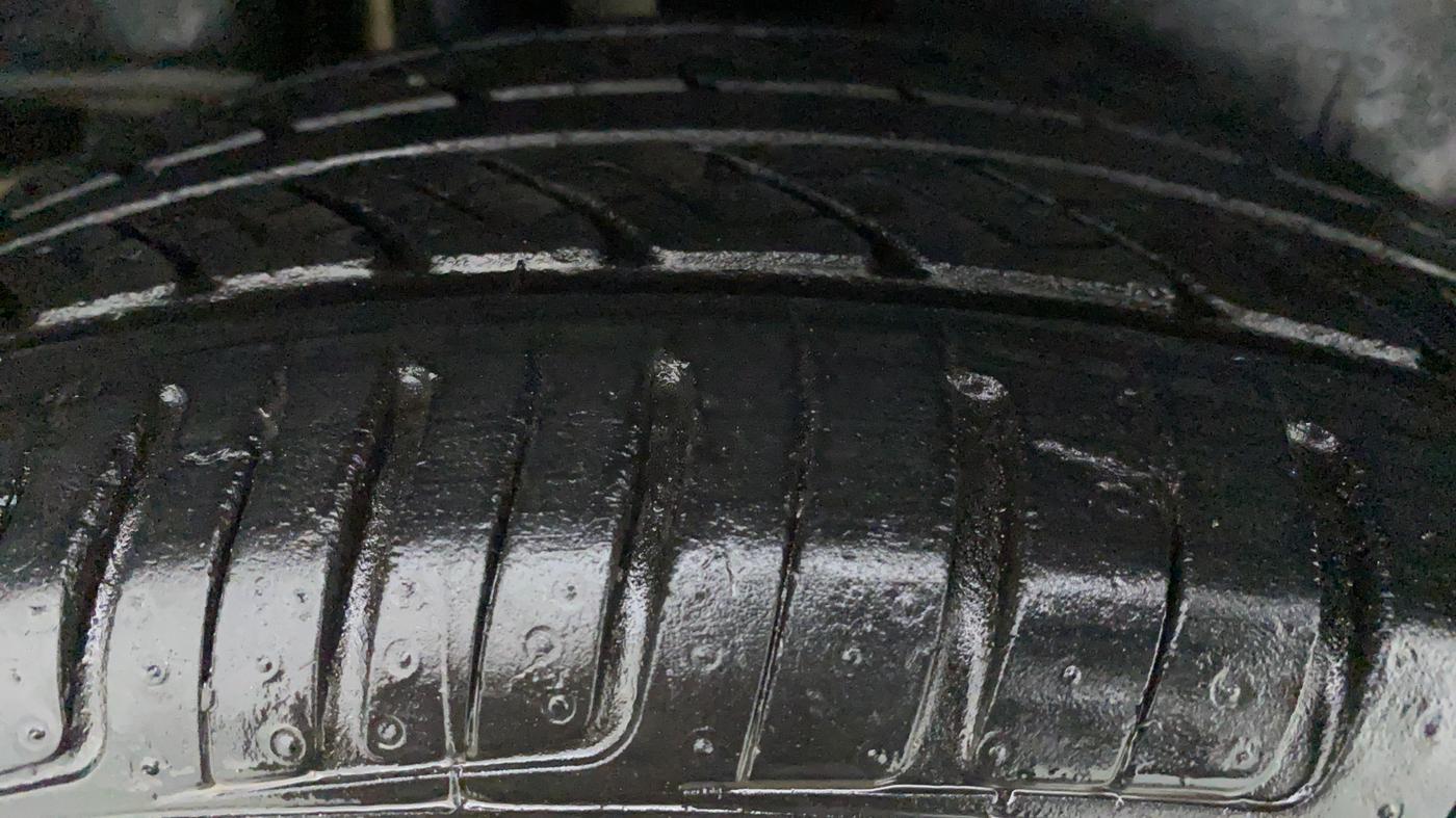 2015 Maruti Ciaz ZDI, Diesel, Manual, 56,026 km, Right Rear Tyre Tread