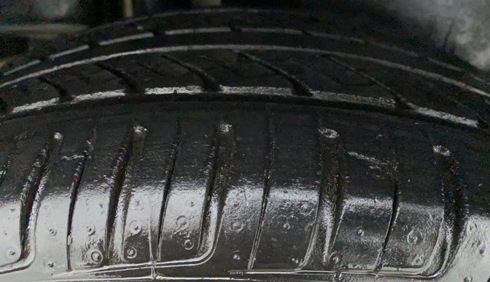 2015 Maruti Ciaz ZDI, Diesel, Manual, 56,026 km, Right Rear Tyre Tread
