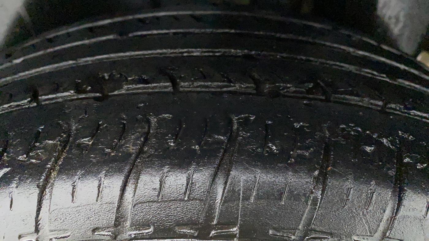 2015 Maruti Ciaz ZDI, Diesel, Manual, 56,026 km, Left Rear Tyre Tread