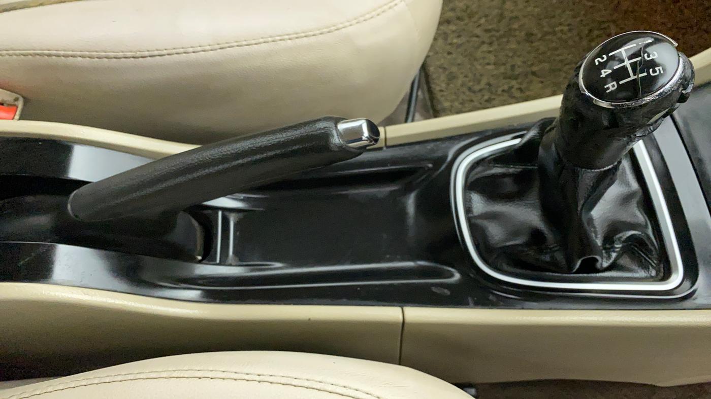 2015 Maruti Ciaz ZDI, Diesel, Manual, 56,026 km, Gear Lever