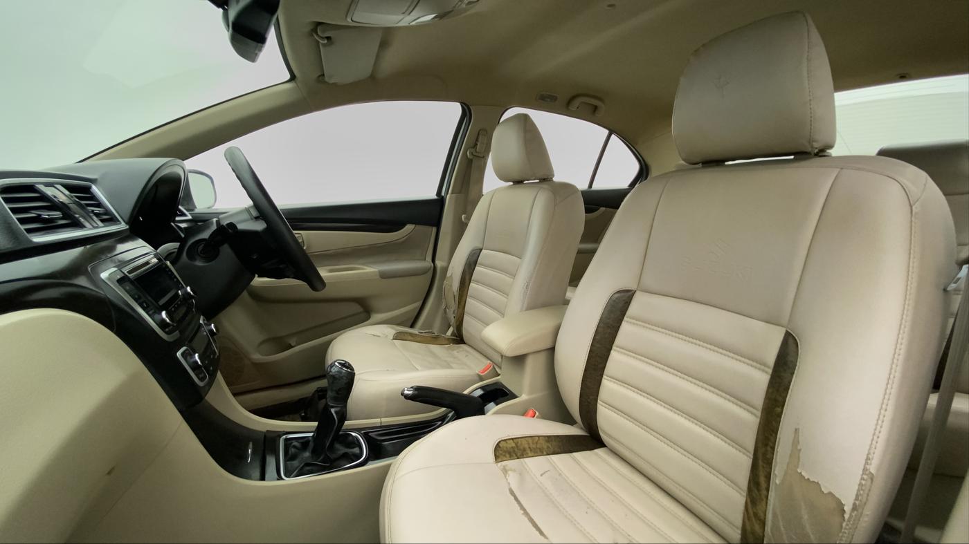 2015 Maruti Ciaz ZDI, Diesel, Manual, 56,026 km, Right Side Front Door Cabin