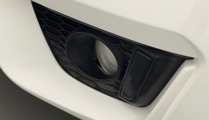 2016 Honda Jazz 1.2L I-VTEC V, Petrol, Manual, 1,22,231 km, Left fog light - Not fixed properly