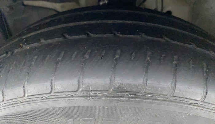 2016 Honda Jazz 1.2L I-VTEC V, Petrol, Manual, 1,22,231 km, Left Front Tyre Tread