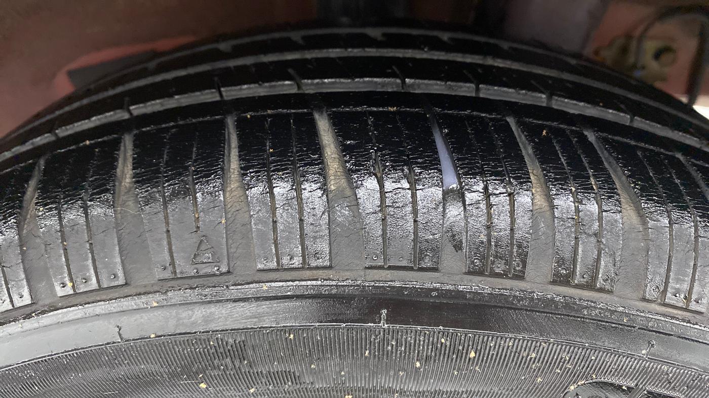 2017 Hyundai Grand i10 SPORTZ (O) 1.2 AT VTVT, Petrol, Automatic, 22,218 km, Left Rear Tyre Tread