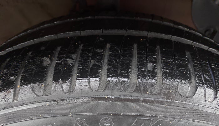 2017 Hyundai Grand i10 SPORTZ (O) 1.2 AT VTVT, Petrol, Automatic, 22,218 km, Right Front Tyre Tread
