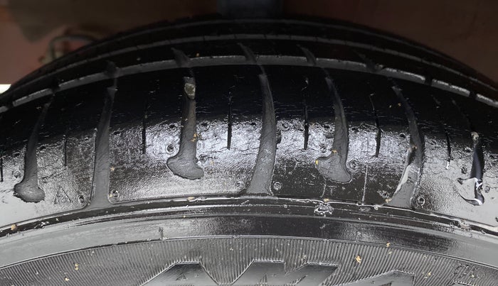 2017 Hyundai Grand i10 SPORTZ (O) 1.2 AT VTVT, Petrol, Automatic, 22,218 km, Right Rear Tyre Tread