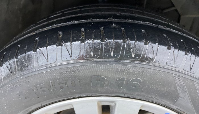 2016 Maruti Vitara Brezza ZDI PLUS DUAL TONE, Diesel, Manual, 55,228 km, Right Front Tyre Tread