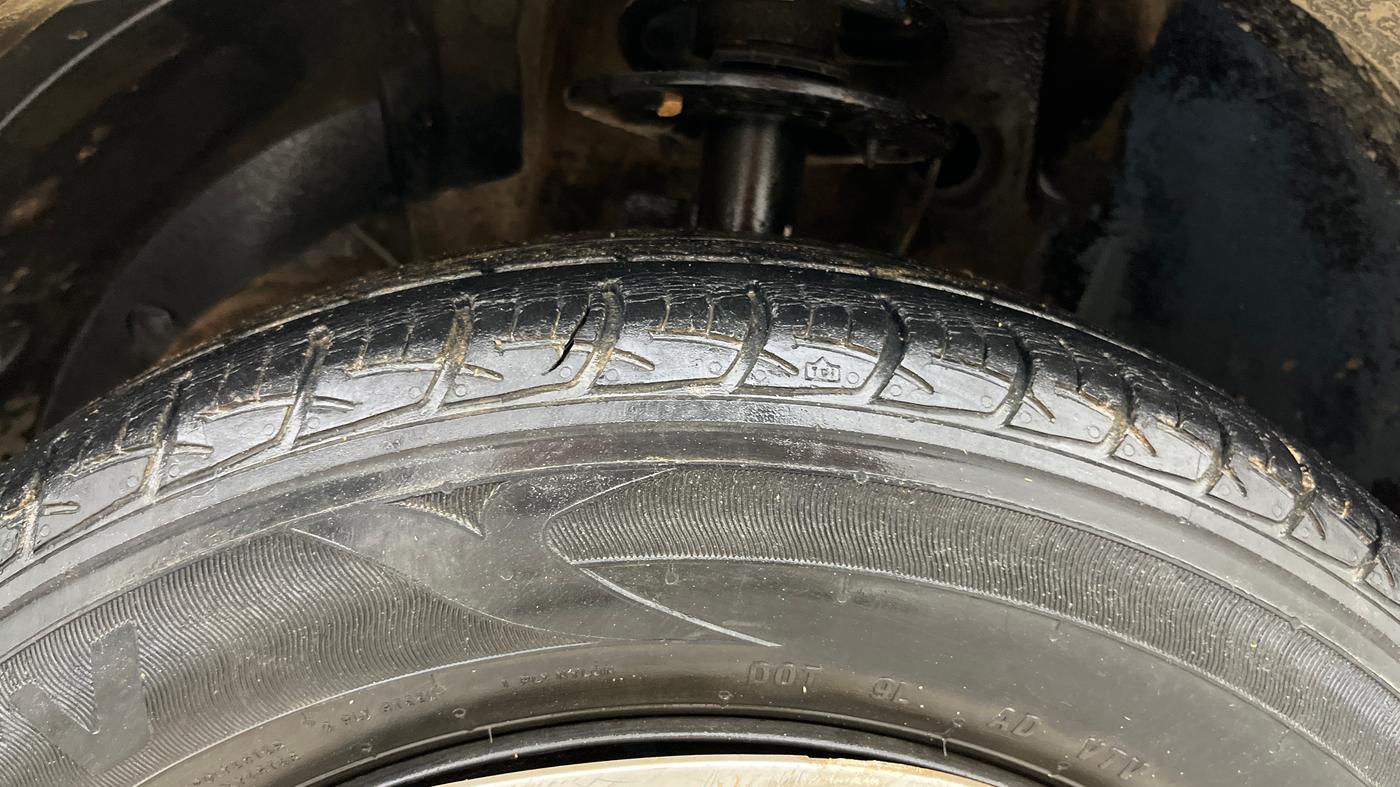 2018 Maruti Baleno DELTA PETROL 1.2, Petrol, Manual, 38,933 km, Left Front Tyre Tread
