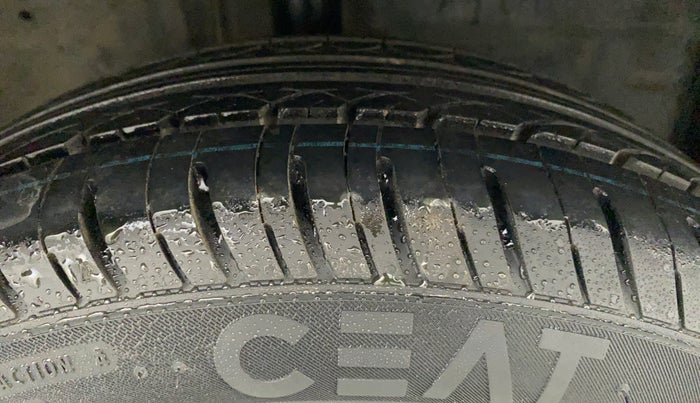 2012 Toyota Etios G, Petrol, Manual, 90,309 km, Right Front Tyre Tread