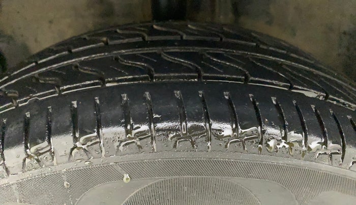 2012 Toyota Etios G, Petrol, Manual, 90,309 km, Left Front Tyre Tread