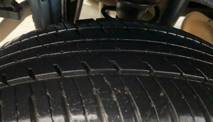 2016 Maruti Alto K10 VXI, Petrol, Manual, 66,555 km, Right Rear Tyre Tread