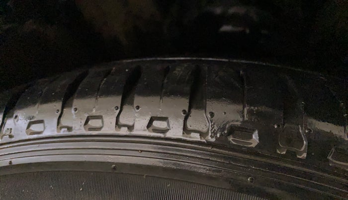 2015 Honda CRV 2.4 AWD AT, Petrol, Automatic, 1,00,255 km, Right Front Tyre Tread