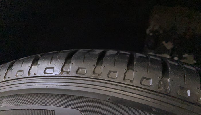 2015 Honda CRV 2.4 AWD AT, Petrol, Automatic, 1,00,255 km, Right Rear Tyre Tread