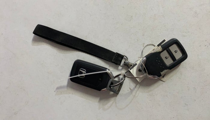 2015 Honda CRV 2.4 AWD AT, Petrol, Automatic, 1,00,255 km, Key Close Up