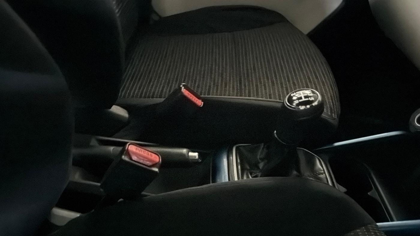 2017 Maruti IGNIS DELTA 1.2, Petrol, Manual, 66,295 km, Gear Lever