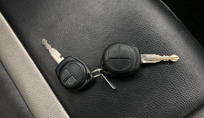 2017 Maruti Swift VXI O, Petrol, Manual, 84,716 km, Key Close Up