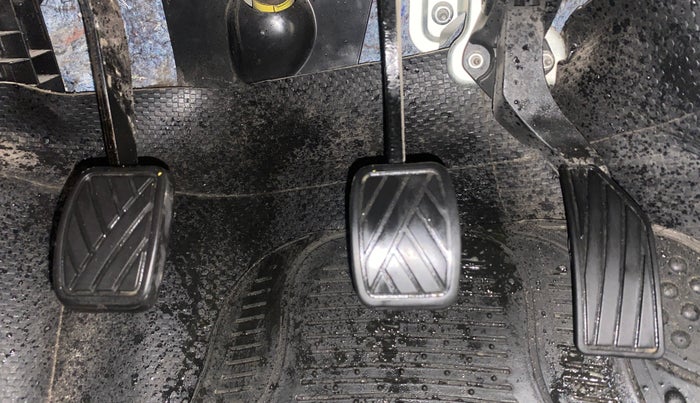 2017 Maruti Swift VXI O, Petrol, Manual, 84,716 km, Pedals