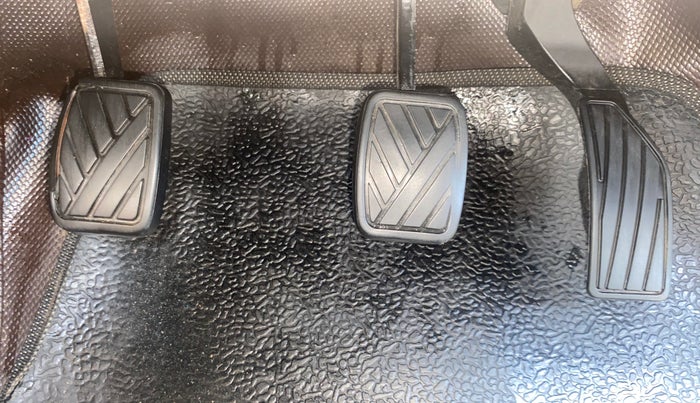 2014 Maruti Swift Dzire VXI, Petrol, Manual, 65,695 km, Pedals