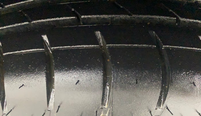 2014 Maruti Swift Dzire VXI, Petrol, Manual, 65,695 km, Left Front Tyre Tread