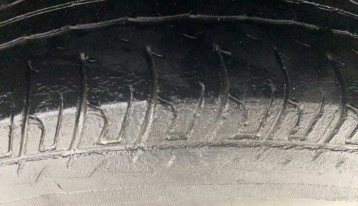 2014 Maruti Swift Dzire VXI, Petrol, Manual, 65,695 km, Left Rear Tyre Tread