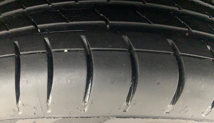 2014 Maruti Swift Dzire VXI, Petrol, Manual, 65,695 km, Right Front Tyre Tread