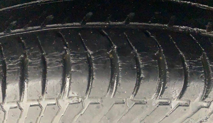 2014 Maruti Swift Dzire VXI, Petrol, Manual, 65,695 km, Right Rear Tyre Tread
