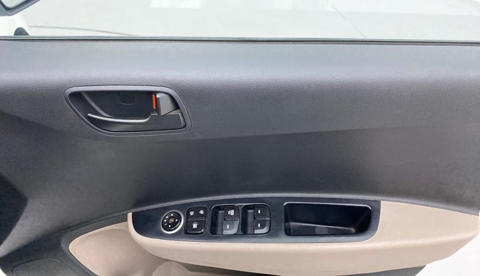 2019 Hyundai Xcent S 1.2, CNG, Manual, 84,966 km, Right front window switch / handle - Minor damage
