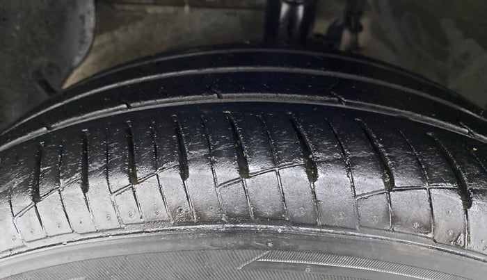 2019 Hyundai Xcent S 1.2, CNG, Manual, 84,966 km, Left Front Tyre Tread