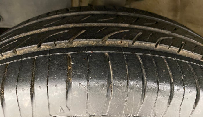 2016 Mahindra Kuv100 K8 D 6 STR, Diesel, Manual, 53,909 km, Left Front Tyre Tread