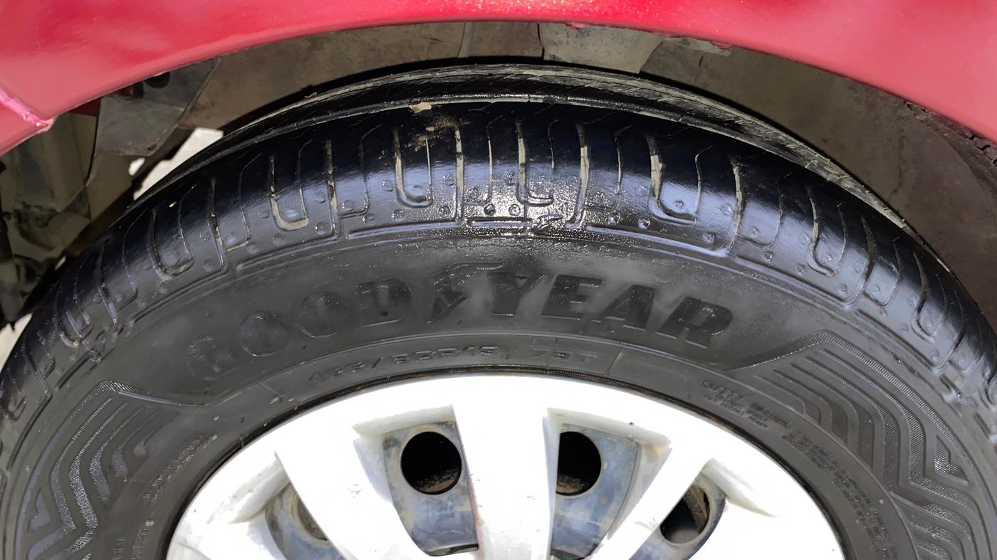 2014 Hyundai i10 SPORTZ 1.1, Petrol, Manual, 38,443 km, Left Front Tyre Tread