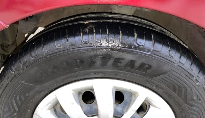 2014 Hyundai i10 SPORTZ 1.1, Petrol, Manual, 38,443 km, Left Front Tyre Tread