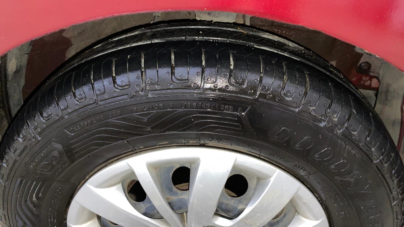 2014 Hyundai i10 SPORTZ 1.1, Petrol, Manual, 38,443 km, Right Front Tyre Tread