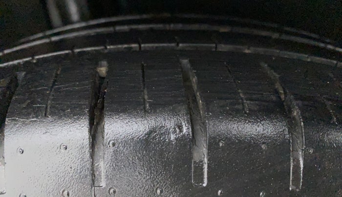2017 Maruti Baleno ZETA CVT PETROL 1.2, CNG, Automatic, 23,424 km, Right Rear Tyre Tread