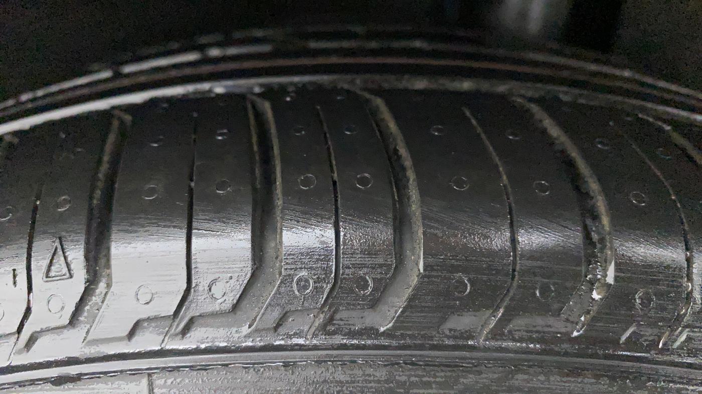 2017 Maruti Baleno ZETA CVT PETROL 1.2, CNG, Automatic, 23,424 km, Left Rear Tyre Tread