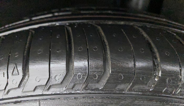 2017 Maruti Baleno ZETA CVT PETROL 1.2, CNG, Automatic, 23,424 km, Left Rear Tyre Tread