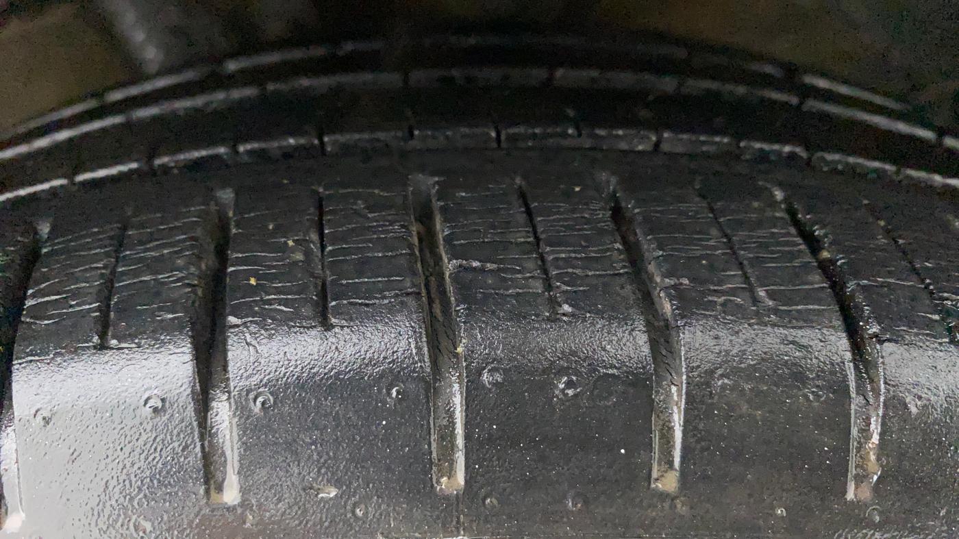 2017 Maruti Baleno ZETA CVT PETROL 1.2, CNG, Automatic, 23,424 km, Right Front Tyre Tread