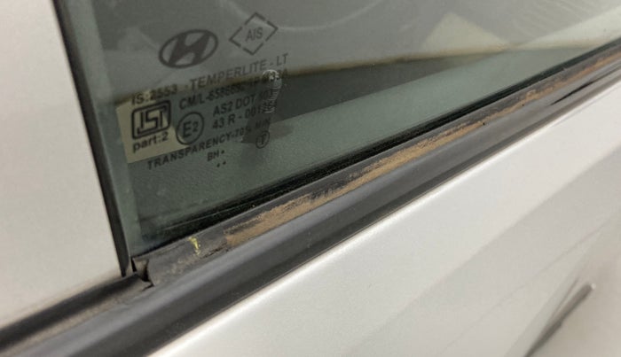 2018 Hyundai Eon MAGNA +, Petrol, Manual, 49,315 km, Driver-side door - Weather strip has minor damage