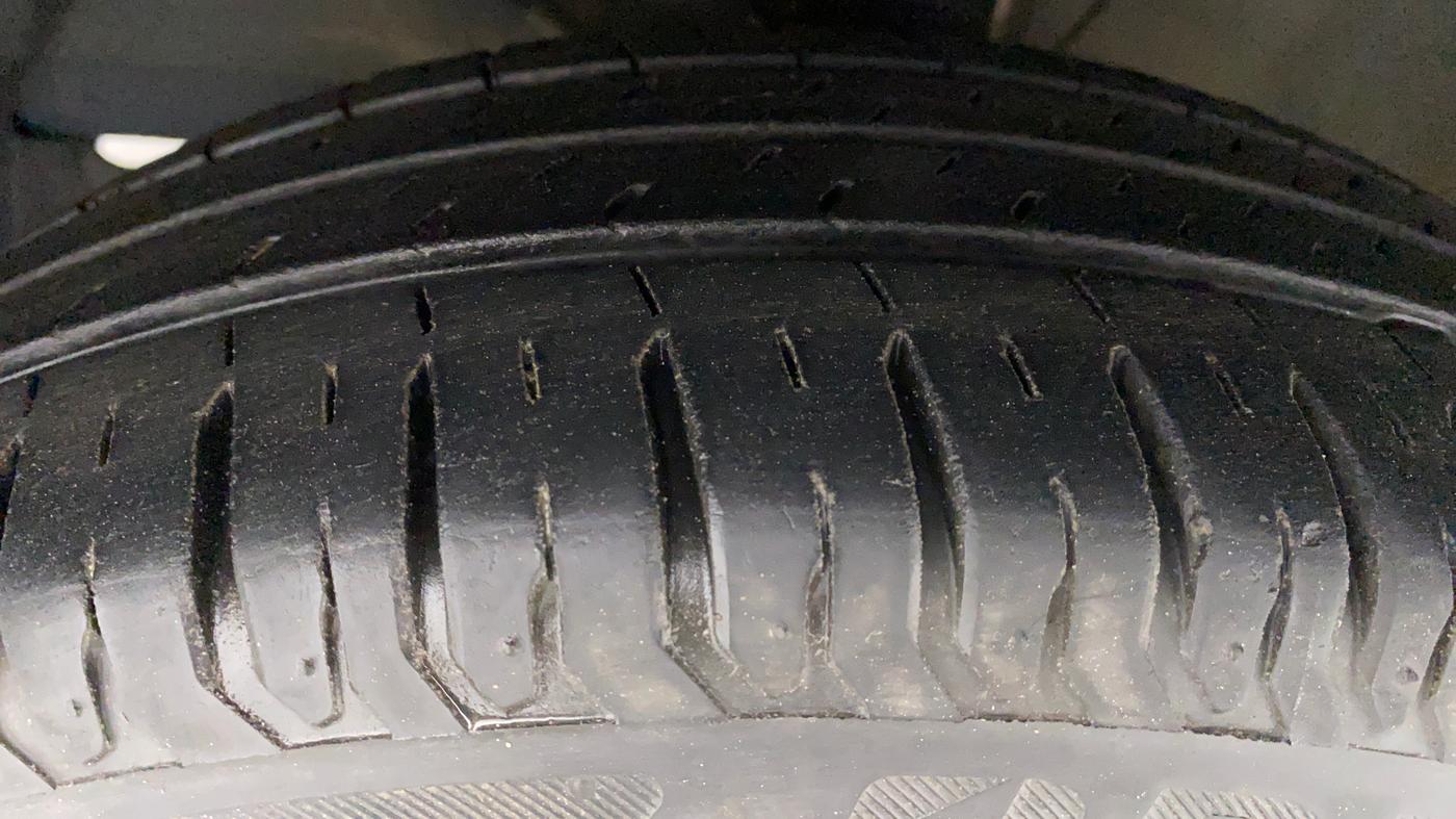 2019 Maruti XL6 ALPHA MT, Petrol, Manual, 16,131 km, Left Front Tyre Tread