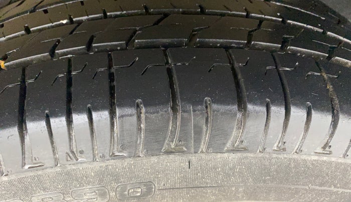 2022 Toyota Innova Crysta 2.7 VX 7 STR, Petrol, Manual, 70,083 km, Left Rear Tyre Tread