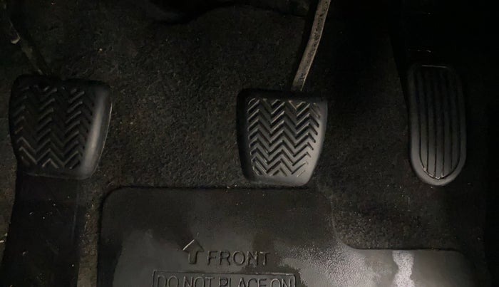 2022 Toyota Innova Crysta 2.7 VX 7 STR, Petrol, Manual, 70,083 km, Pedals